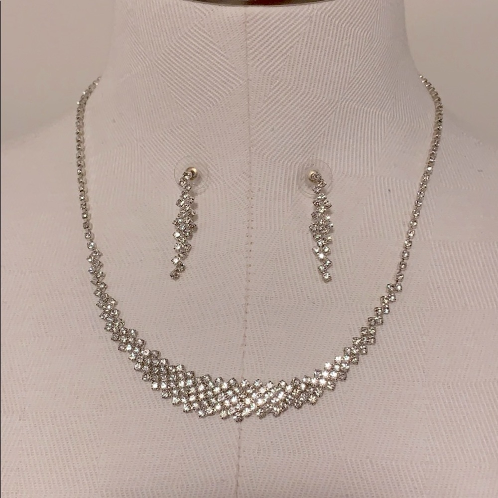 ‼️CLOSET CLOSING‼️Elegant Formal Necklace and Earring Set